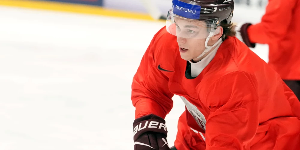 Latvijas hokeja izlases kandidāts Anrī Ravinskis.