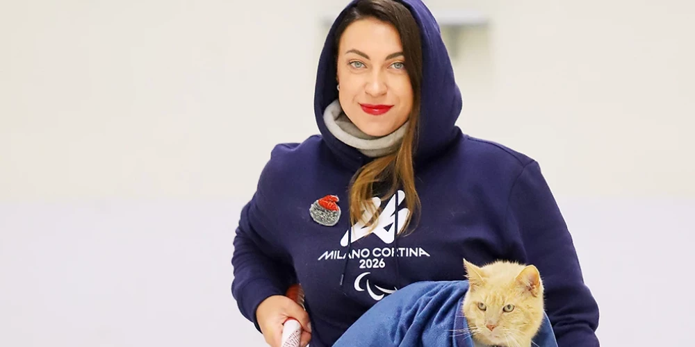 Poliņa Rožkova ar mīluli Arčibaldu.