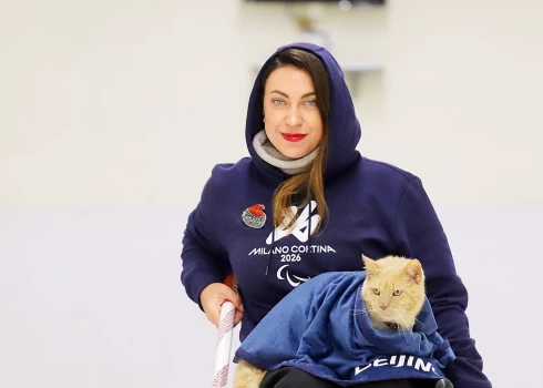 Poliņa Rožkova ar mīluli Arčibaldu.