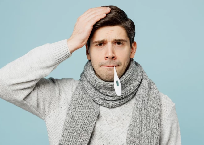 В Латвии растет заболеваемость гриппом и Covid-19, но паниковать пока не нужно