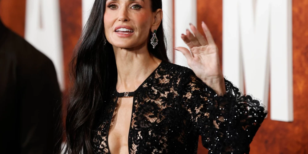 Деми Мур в 63 - дерзкий образ и блестящая форма.