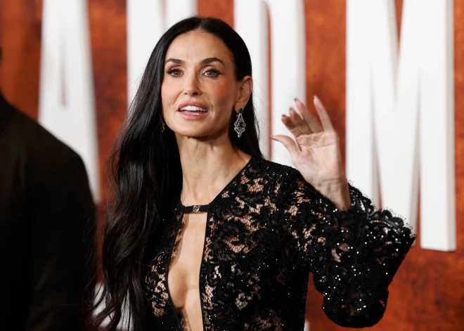 Деми Мур отметила 63-летие в провокационном наряде на красной дорожке