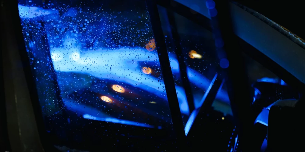 Policisti izglābj bezpalīdzīgā stāvoklī nonākušu sirmgalvi. 