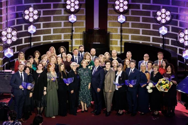 В 13 номинациях были отмечены педагоги и школьные команды со всей страны.