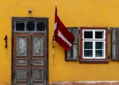 Kā pareizi lietot un kopt Latvijas karogu, skaidro eksperte Sintija Stipre