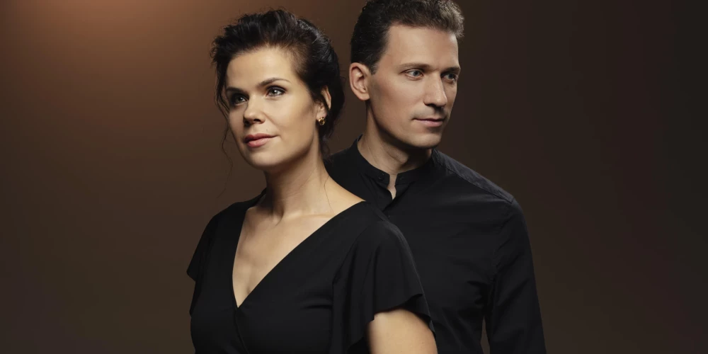 Mecosoprāns Zanda Švēde un pianists Reinis Zariņš.