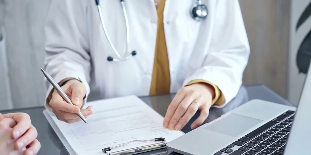 Paplašina iestāžu tiesības izmantot pacientu veselības datus.