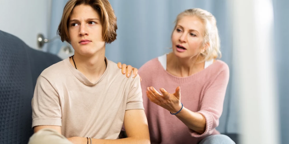 В Латвии 73% юношей до 24 лет живут с родителями.