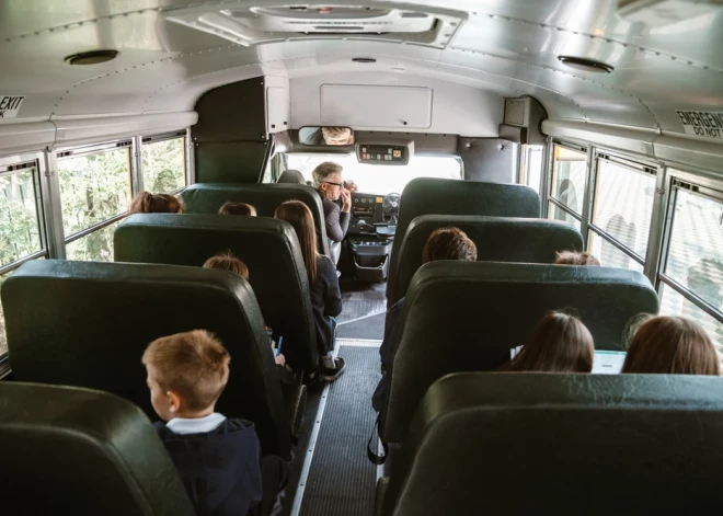 Paldies, ka neesat vienaldzīgi! Ādažu pašvaldības policistu rīcība saviļņo vecākus, kuri steidz sūtīt pateicības