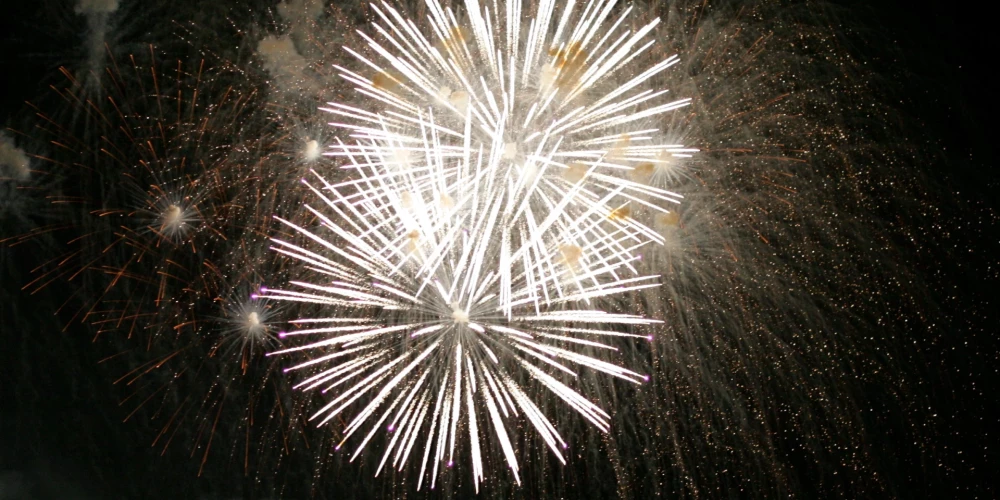 Где смотреть салют на 18 ноября?