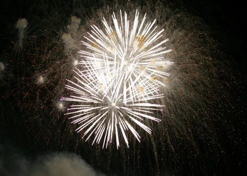 Где смотреть салют на 18 ноября?