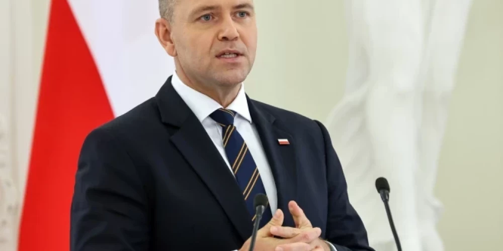 Polijas prezidents Karols Navrockis aicinājis Konstitucionālo tiesu aizliegt Komunistisko partiju.