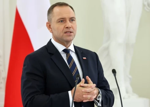 Polijas prezidents Karols Navrockis aicinājis Konstitucionālo tiesu aizliegt Komunistisko partiju.