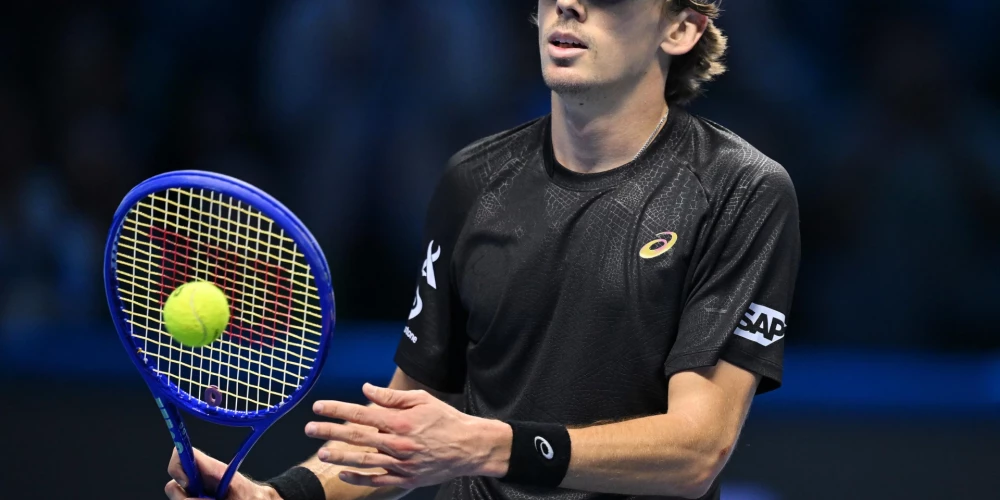 De Minors (ATP 7.) Džimija Konorsa vārdā nosauktās grupas mačā ar 7-6 (7:3), 6-3 pieveica amerikāni Teiloru Fricu (ATP 6.).