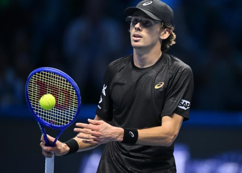 De Minors (ATP 7.) Džimija Konorsa vārdā nosauktās grupas mačā ar 7-6 (7:3), 6-3 pieveica amerikāni Teiloru Fricu (ATP 6.).