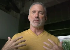 Amerikānietis Skots Koels nonācis neapskaužamā situācijā: viņa foto jau gadiem ilgi tiek izmantoti romantiskajā krāpšanā