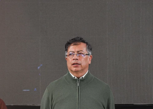 Kolumbijas prezidents Gustavo Petro otrdien platformā "X" paziņoja, ka "visos valsts drošības spēku izlūkdienestu līmeņos dots rīkojums pārtraukt saziņu un citus sakarus ar ASV drošības aģentūrām".