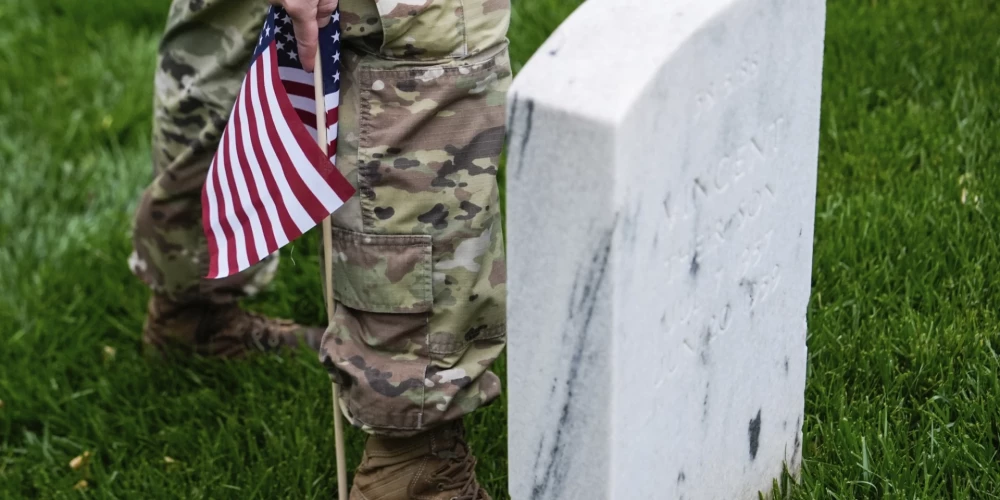 ABMC paziņoja, ka stends tika noņemts saskaņā ar iekšējās pārbaudes rezultātiem, kas liecināja, ka tas neatbilst aģentūras piemiņas misijai. 