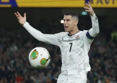 Francija kvalificējas Pasaules kausam; Ronaldu tiek pie sarkanās kartītes negaidītā Portugāles zaudējumā