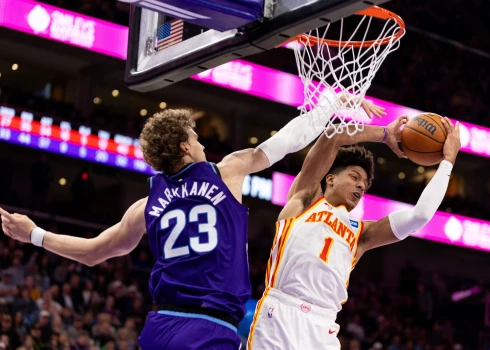 Džeilens Džonsons (1.numurs) pret Lauri Markanenu. 