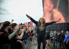 Pēc gandrīz 60 uz skatuves pavadītiem gadiem par mūziķa karjeras beigšanu paziņo Deivids Koverdeils