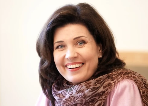 Operdziedātāja un konkursa žūrijas priekšsēdētāja Marina Rebeka.