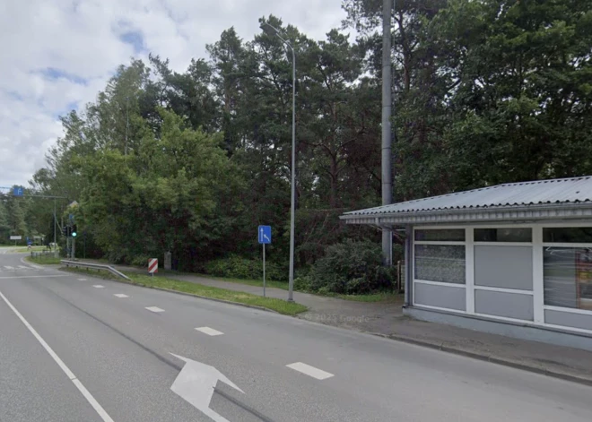 Rīgā "BMW" autovadītājs nāvējoši notriecis gājēju un no notikuma vietas aizbēdzis. Tiek meklēti aculiecinieki