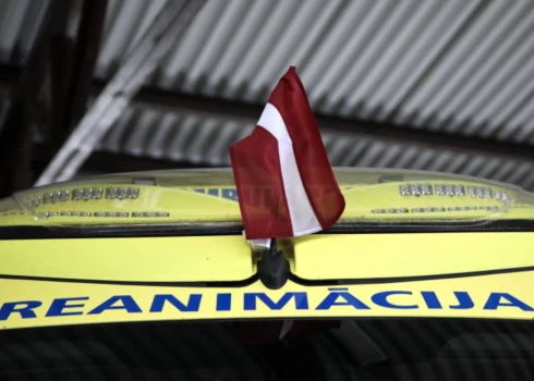 Neatliekamās medicīniskās palīdzības dienesta automašīna.