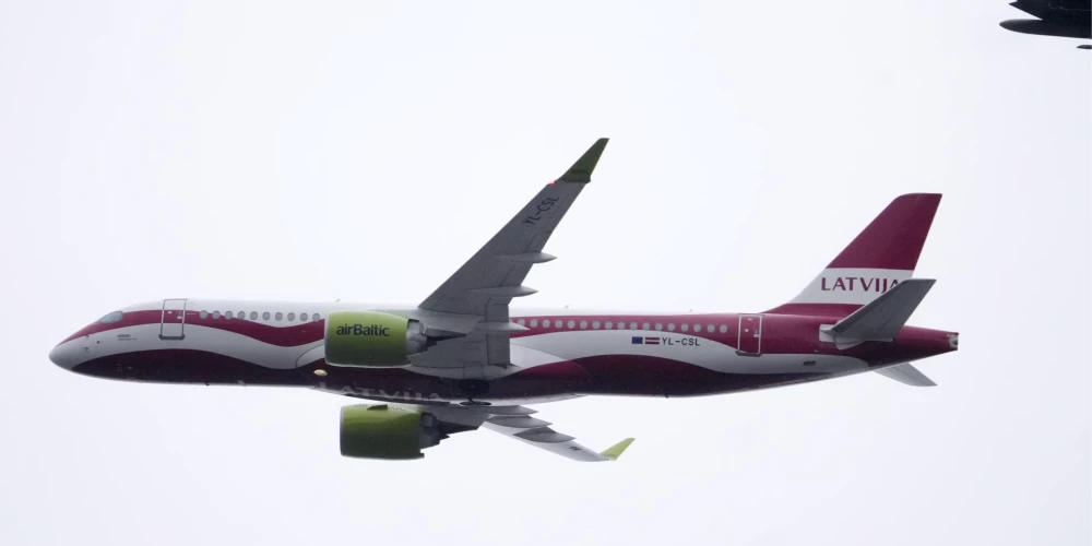 Национальный праздник — с национальным самолетом.