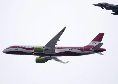 Национальный праздник — с национальным самолетом.