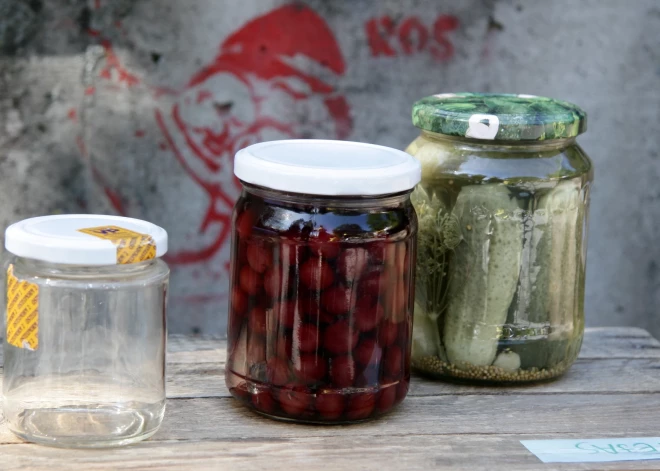 Mājas konservi ir mūžīgi vai tomēr ar laiku kļūst nāvīgi bīstami? Ārsts pastāsta, kad un ko nevajadzētu ēst