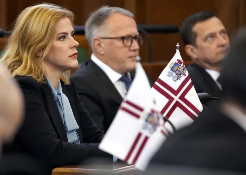 Ministru prezidente Evika Siliņa, finanšu ministrs Arvils Ašeradens un zemkopības ministrs Armands Krauze.