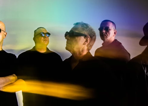 Mūziķis Ingus Ulmanis un grupa “Lādezers” Latvijas svētku sajūtās laiž klajā jaunu dziesmu “Piesaukšana”, kurai izmantots Ojāra Vācieša populārais dzejolis.