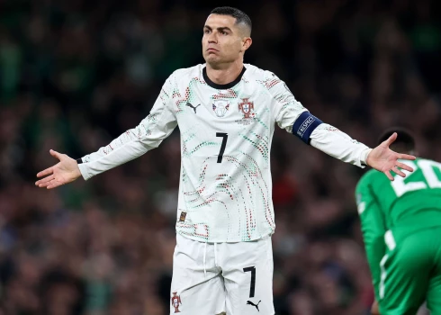 Krištianu Ronaldu neizpratnē, par ko saņēmis "plāksteri" spēlē pret Īriju