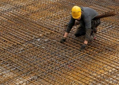 Banku ekonomisti: par spīti bezdarba pieaugumam, ekonomikā joprojām vajag darbaspēku