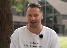 VIDEO: Andris Bulis atklāj, kādu rituālu teātrī veic pirms katras uzstāšanās