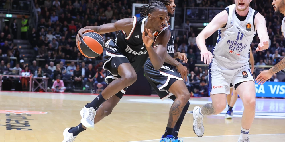 Rolands Šmits (pa labi) bija rezultatīvs arī iepriekšējā spēlē pret "Virtus"