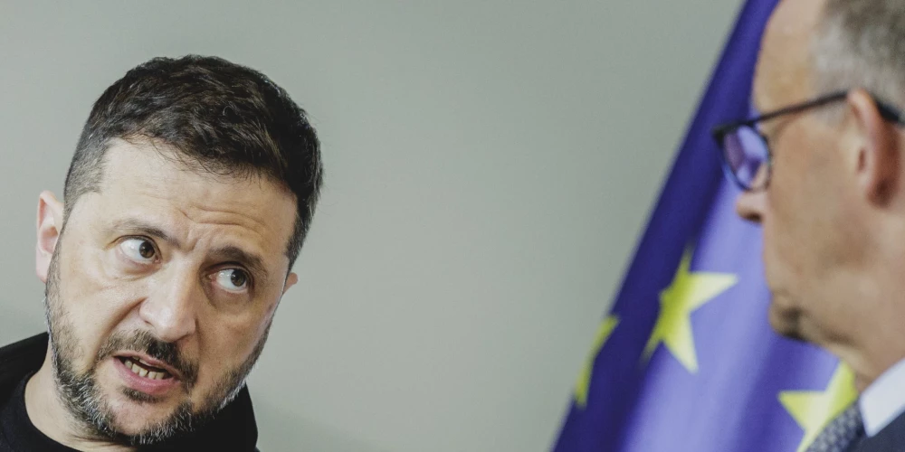 Ukrainas prezidents Volodimirs Zelenskis un Vācijas kanclers Frīdrihs Mercs