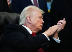 Ar zelta dāvanām Šveice pierunā Trampu samazināt ASV muitas tarifu no 39% līdz 15%, sola investēt pasakainu summu