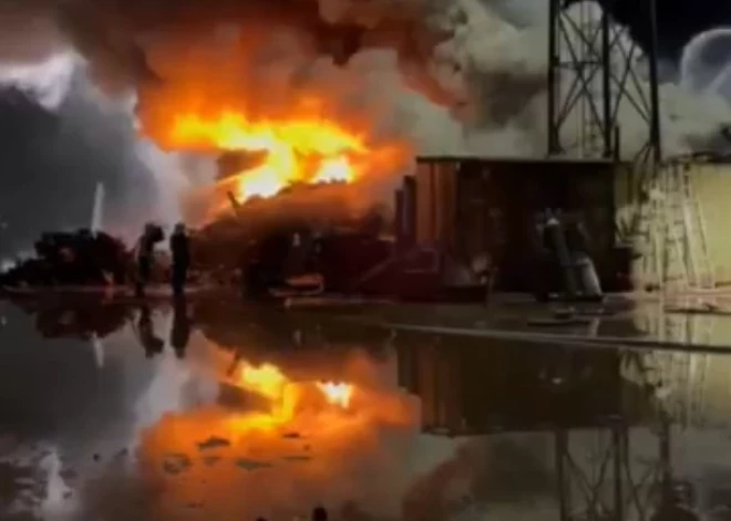 Ночью в Риге бушевал пожар повышенной сложности: дым окутал Дрейлини