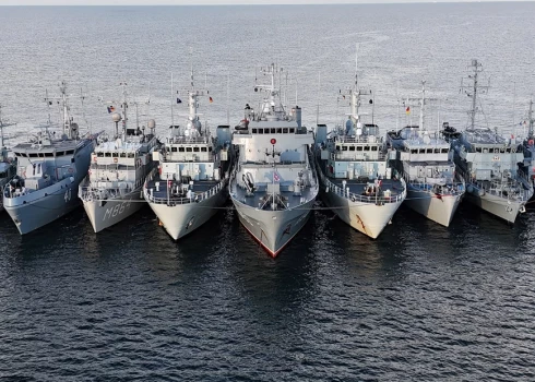 NATO 1. pastāvīgās jūras pretmīnu grupas (SNMCMG1) kuģi.