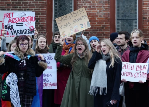 Протесты против денонсации Стамбульской конвенции сильно изменили рейтинги политических партий.