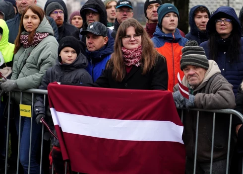 18 % участвуют в праздничных шествиях в своем городе.