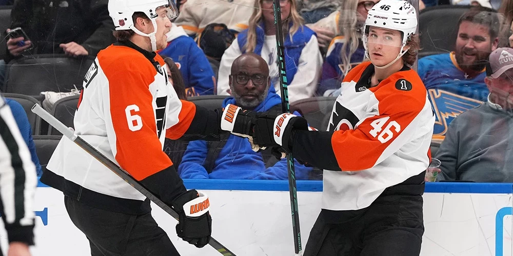 Ar diviem gūtiem vārtiem un rezultatīvu piespēli "Flyers" rindās izcēlās Trevors Zīgrass (#46).