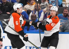 "Flyers" rezultatīvā mačā uzvar "Blues" komandu, Ābols joprojām bez punktiem