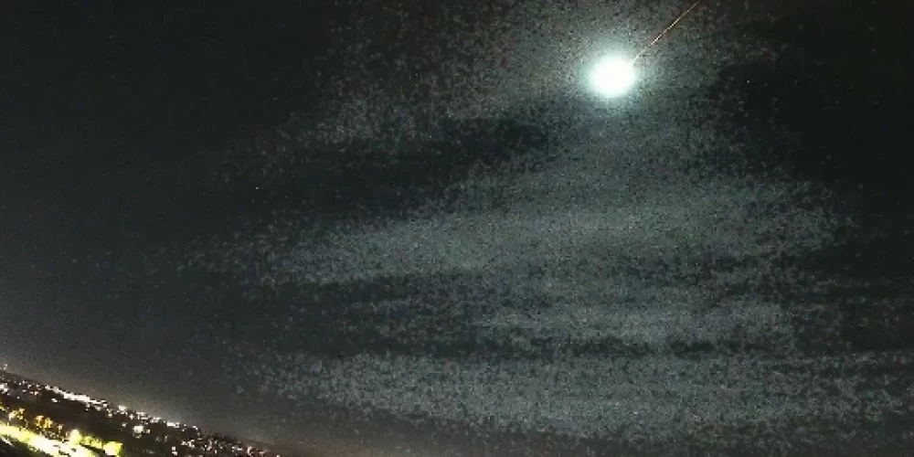 Редкий болид осветил небо!