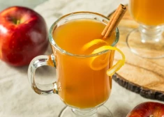 Согревающий напиток, который спасает холодными вечерами: пряный яблочный сидр без алкоголя