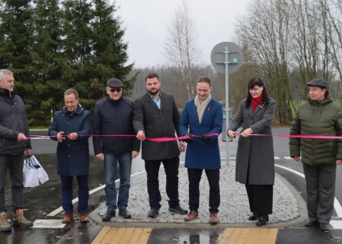 Svinīgi pārgriežot lenti, Limbažos pēc pārbūves tika atklātas atjaunotās Cēsu un Tīrumu ielas. 