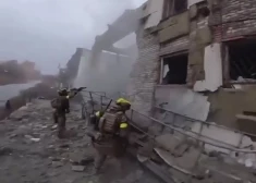 VIDEO: Ukrainas specvienība aukstasinīgi un profesionāli tuvcīņā likvidē Kupjanskā iekļuvušos okupantus 