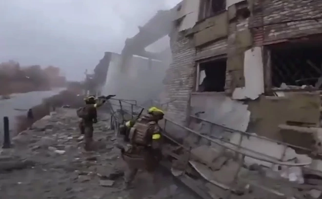 Skaitliski mazākumā esošā ukraiņu specvienības komanda pabeidza tuvcīņu bez zaudējumiem.